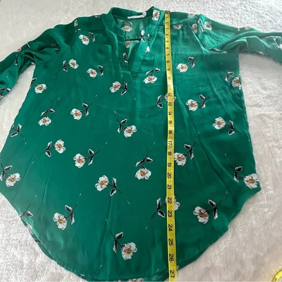 Lush Green and White 3/4 Length Sleeve V Neck Floral Lightweight Blouse Size M - Picture 6 of 11